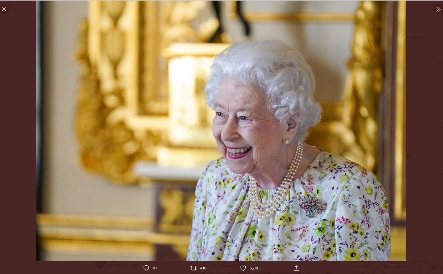Ratu Elizabeth II dari Inggris.