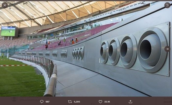 Nozel-nozel berukuran besar telah dipasang di pinggir lapangan untuk menyalurkan udara sejuk selama Piala Dunia Qatar.