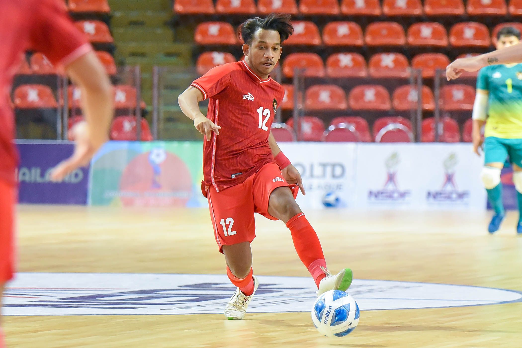 Pemain timnas futsal Indonesia, Ardiansyah Runtuboy, saat menghadapi Kamboja pada Piala AFF Futsal 2022.