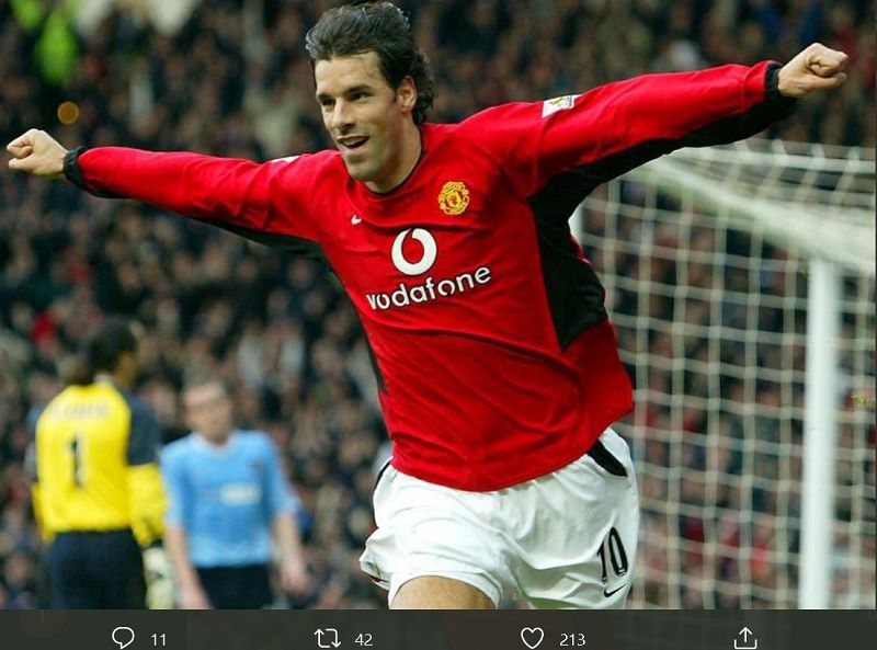 Ruud van Nistelrooy merayakan gol saat bermain untuk Manchester United.