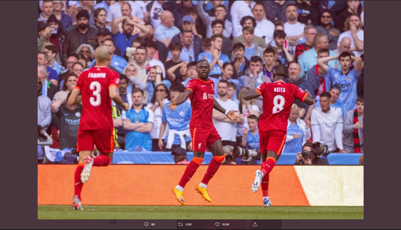 Pemain Liverpool merayakan gol Sadio Mane ke gawang Manchester City di Piala FA, Sabtu (16/4/2022) malam WIB.