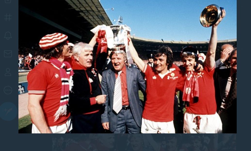 Manchester United saat merayakan gelar Piala FA 1977 di Stadion Wembley.