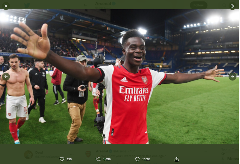 Bukayo Saka merayakan kemenangan 4-2 Arsenal atas Chelsea, Kamis (21/4/2022) dini hari WIB. 