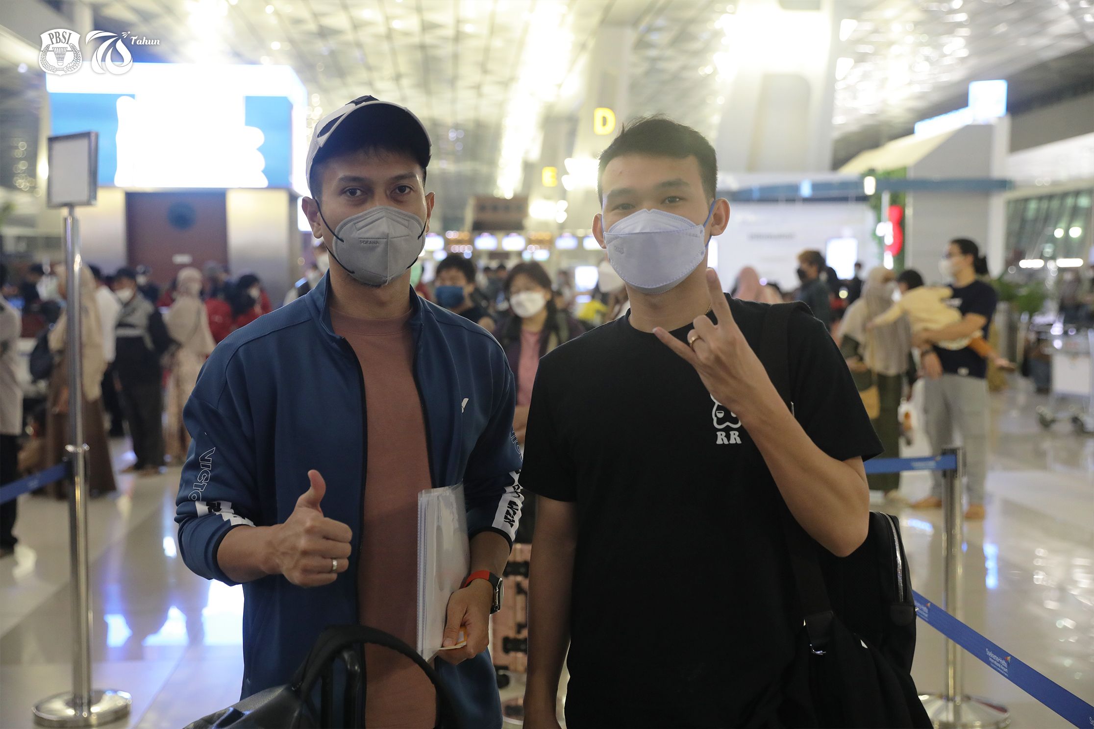 Mohammad Ahsan (kiri) dan Rinov Rivaldy (kanan) bertolak ke ke Manila, Filipina untuk berlaga di BAC 2022, Sabtu (23/4) dini hari