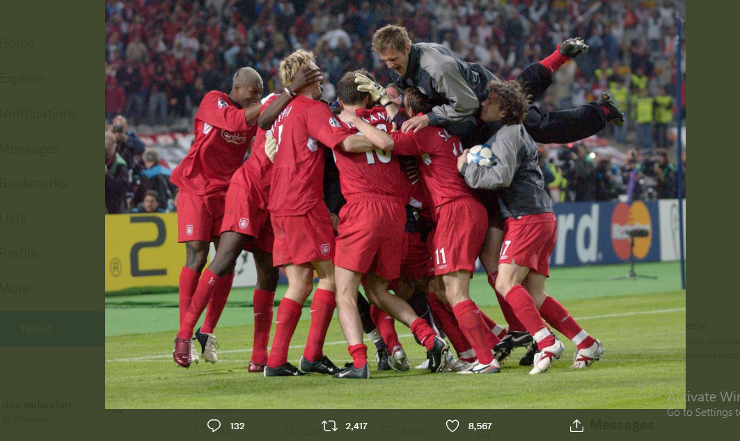 Para pemain Liverpool merayakan kemenangan atas AC Milan di final Liga Champions 2005.