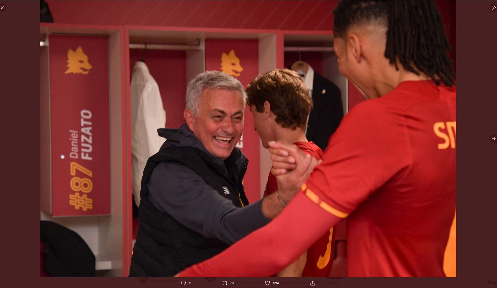 Jose Mourinho merayakan kemenangan AS Roma atas Leicester City di Europa Conference League, Jumat (6/5/2022) dini hari WIB.