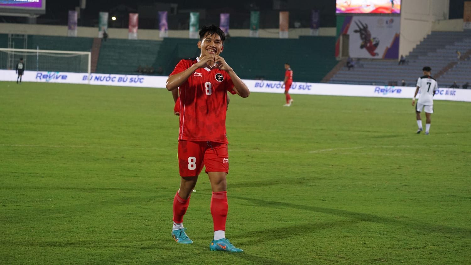 Penyerang timnas U-23 Indonesia Witan Sulaeman merayakan gol ke gawang Timor Leste dalam laga sepak bola putra SEA Games 2021, 10 Maret 2022.
