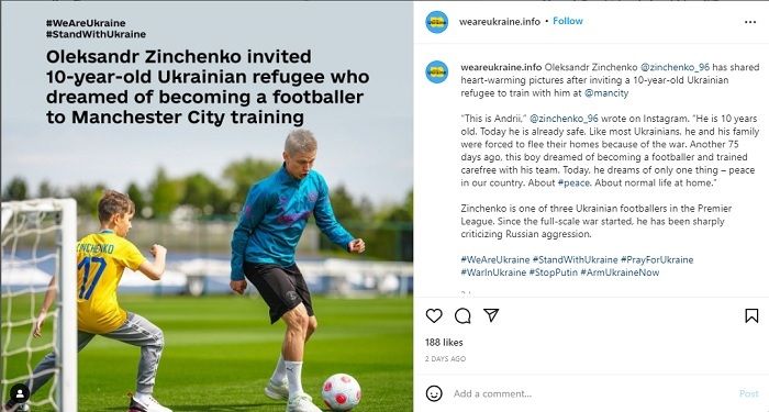 Oleksandr Zinchenko memposting sesi pemainan sepak bola yang dilakukannya bersama tamunya asal Ukraina, Andriy, berusia 10 tahun.