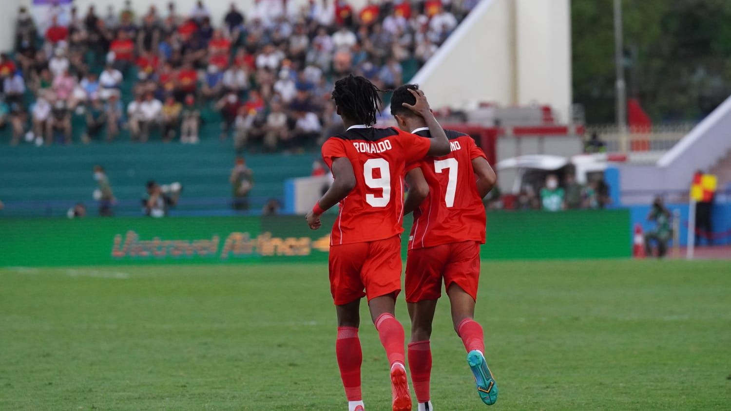 Dua pemain timnas U-23 Indonesia, Ronaldo Kwateh (9) dan Marselino Ferdinan (7) saat merayakan gol ke gawang Filipinda di SEA Games 2021.