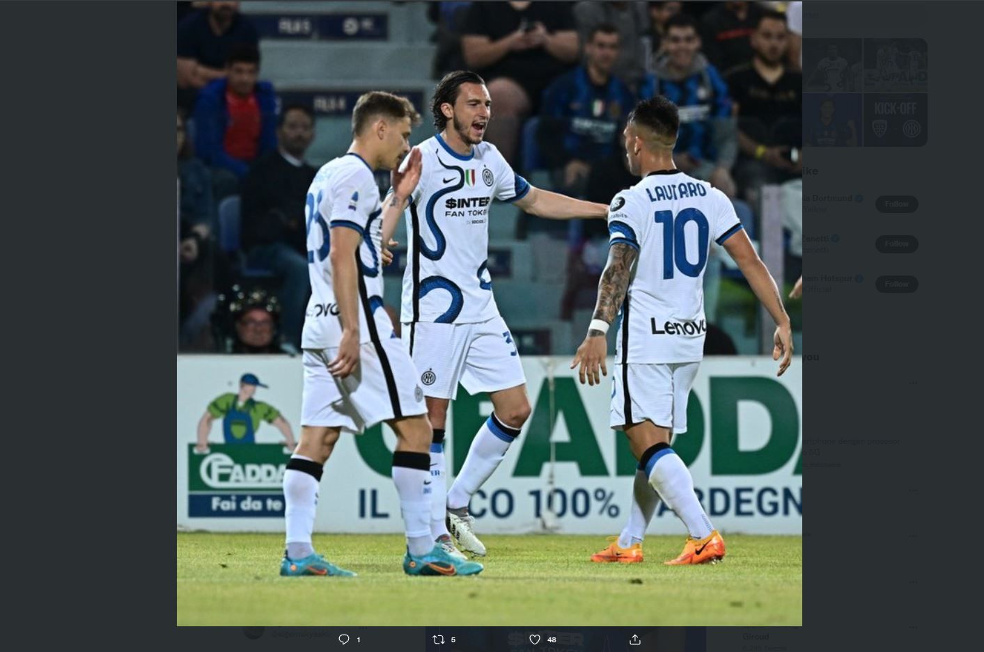 Matteo Darmian merayakan gol ke gawang Cagliari di Liga Italia bersama pemain Inter Milan, Senin (16/5/2022) dini hari WIB.