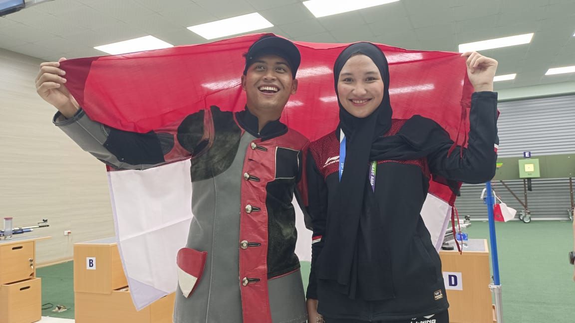 Fathur Gustavian (kiri) dan Dewi Laila Mubarokah sukses merebut emas untuk kontingen Indonesia di SEA Games Hanoi 2021. 