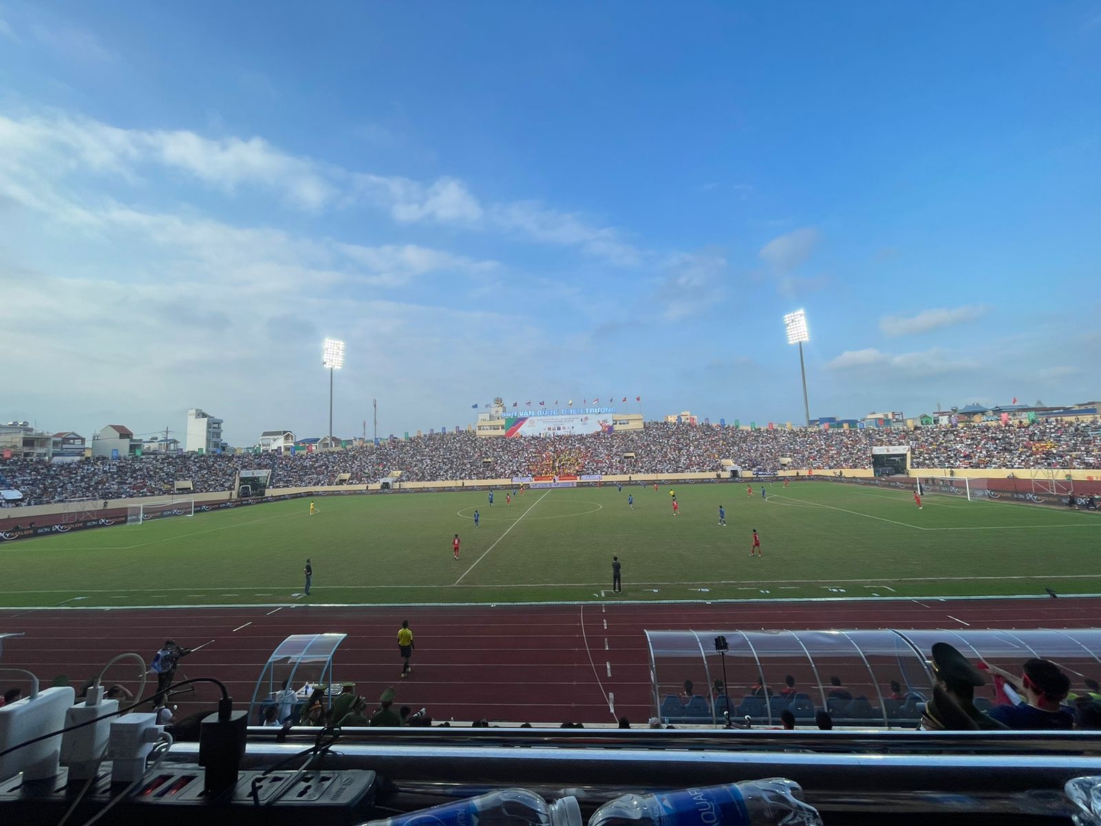 Pemandangan Stadion Thien Truong yang jadi arena laga timnas U-23 Indonesia vs Thailand untuk semifinal sepak bola putra SEA Games 2021, 19 Mei 2022.