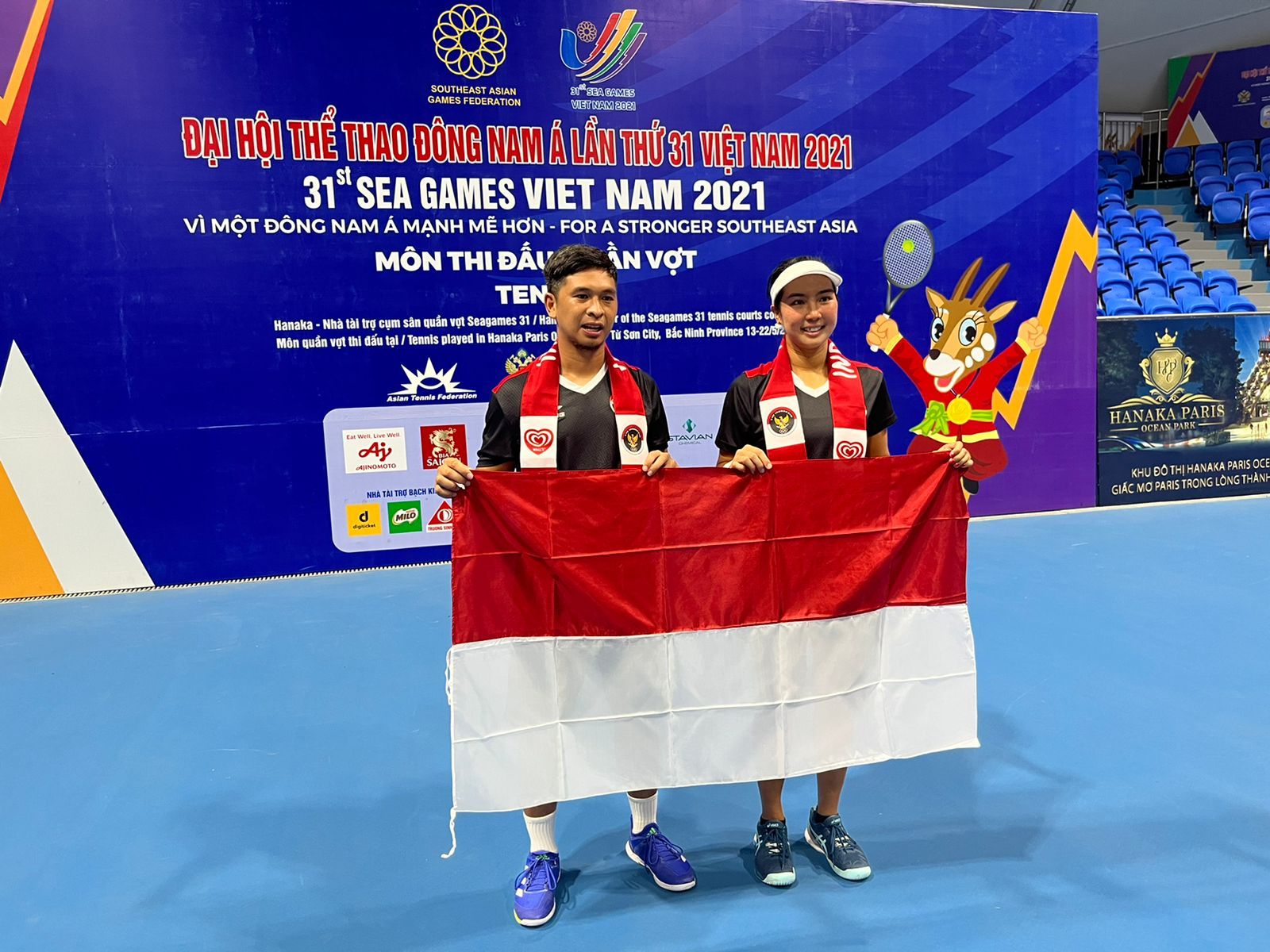 Christopher Rungkat/Aldila Sutjiadi sukses mempertahankan medali emas dari cabor tenis nomor ganda campuran usai mengalahkan wakil Thailand di partai final, Jumat (20/5/2022).
