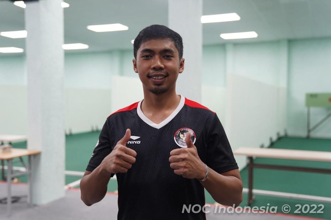 Atlet menembak Indonesia, Muhammad Sejahtera Dwi Putra meraih medali emas 10 meter running target putra di SEA Games 2021, Minggu (22/5/2022).
