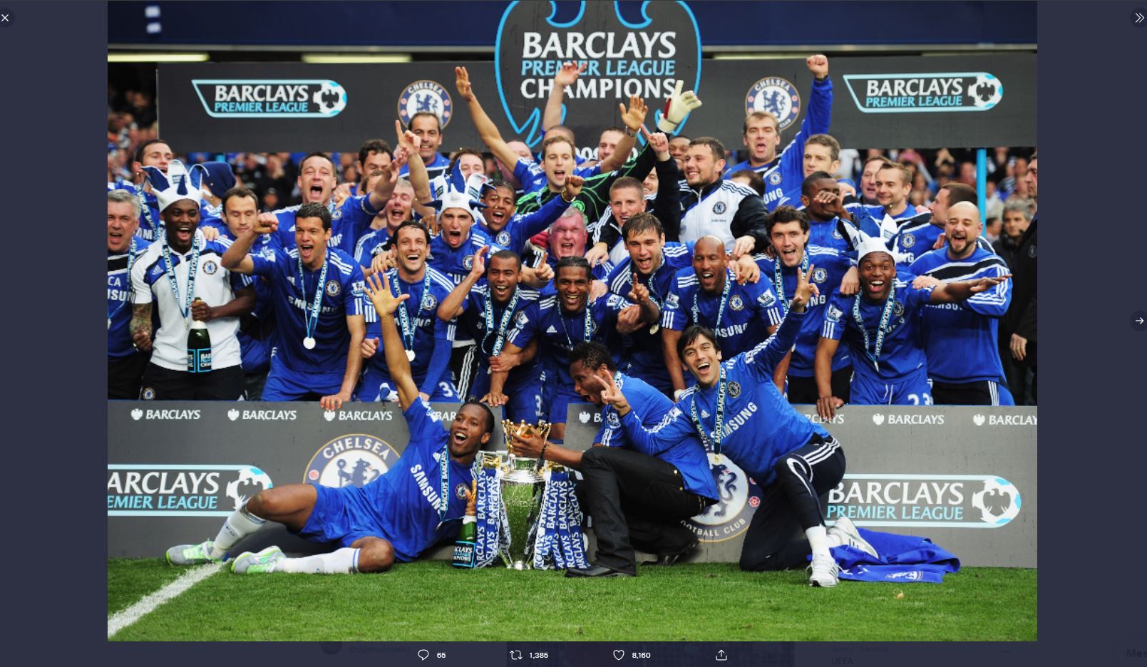 Momen Chelsea merayakan gelar juara Liga Inggris musim 2009-2010.