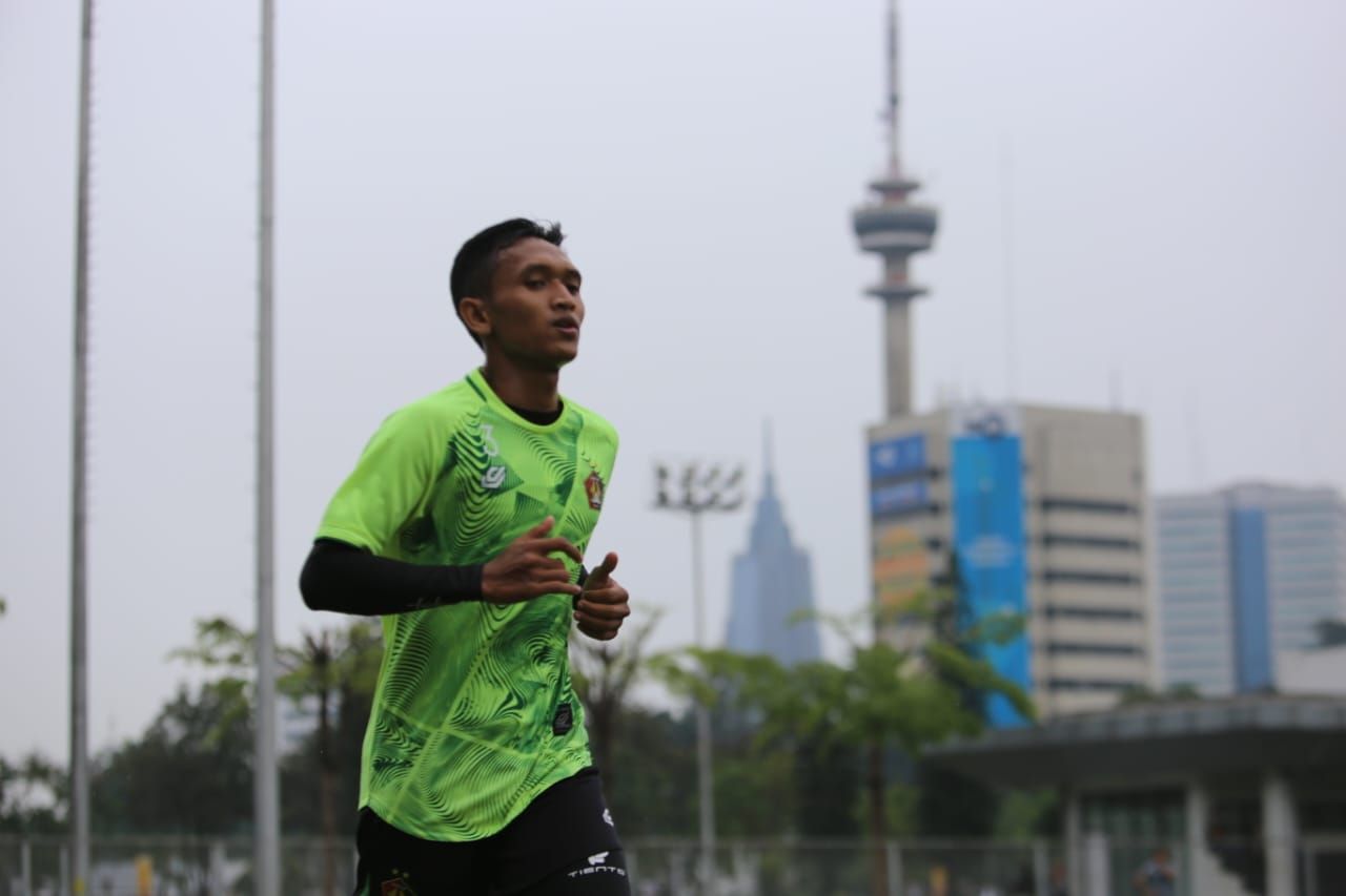 Dany Saputra, bek kiri Persik Kediri dalam sebuah sesi latihan di Jakarta pada 31 Mei 2022.