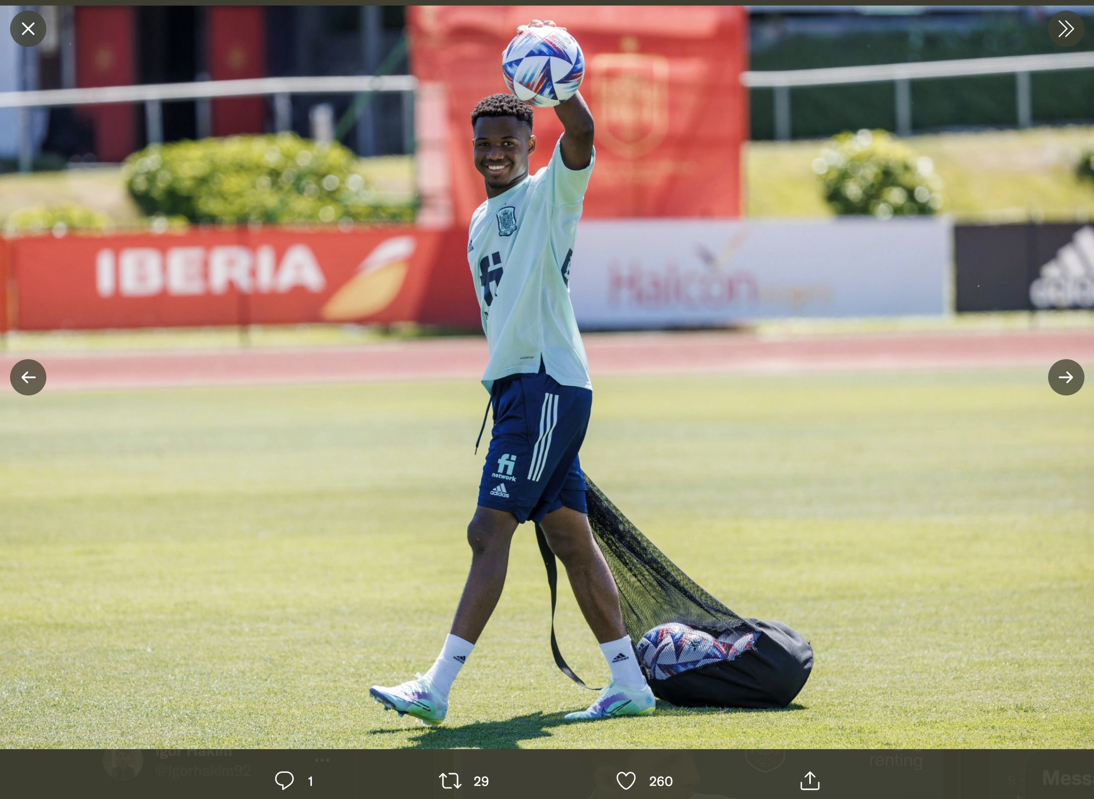 Pemain FC Barcelona, Ansu Fati, saat menjalani sesi latihan bersama skuad Timnas Spanyol jelang bergulirnya kompetisi UEFA Nations League 2022-2023.