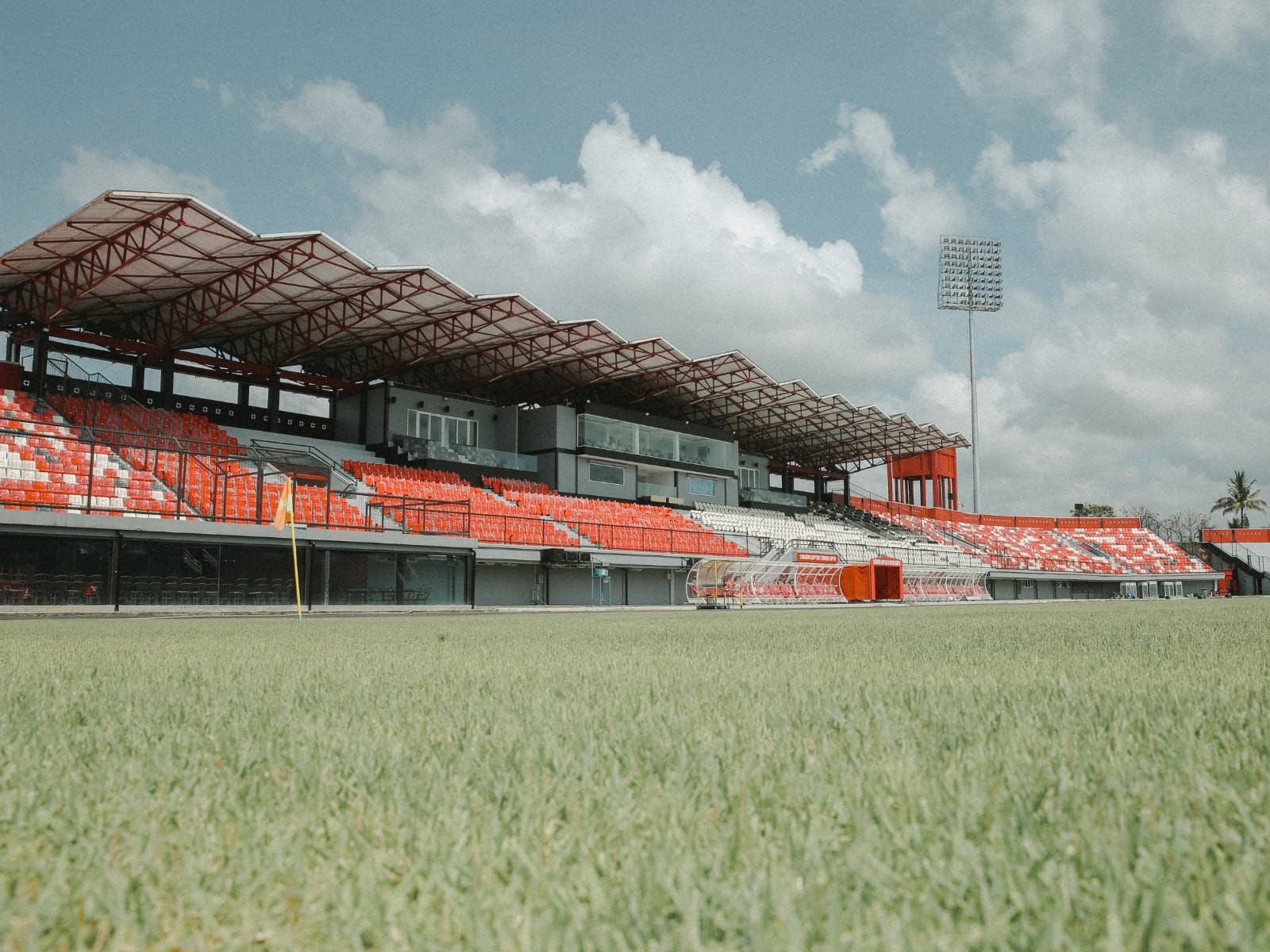 Perjuangan Bali United pada babak penyisihan Grup G Piala AFC 2022 dipastikan bisa dihadiri langsung oleh penonton di Stadion Kapten I Wayan Dipta, Gianyar.