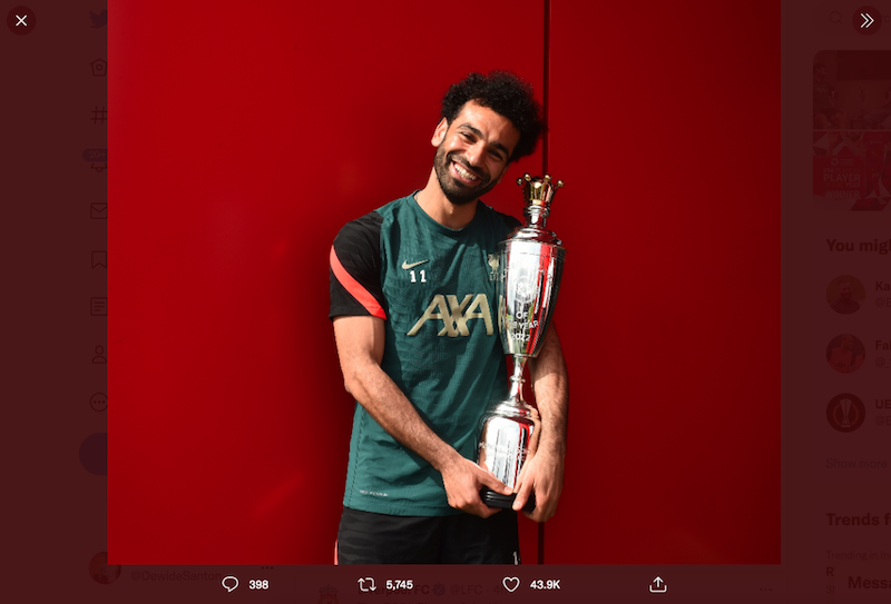 Mohamed Salah menyabet penghargaan Pemain Terbaik Liga Inggris 2021-2022 versi PFA. 