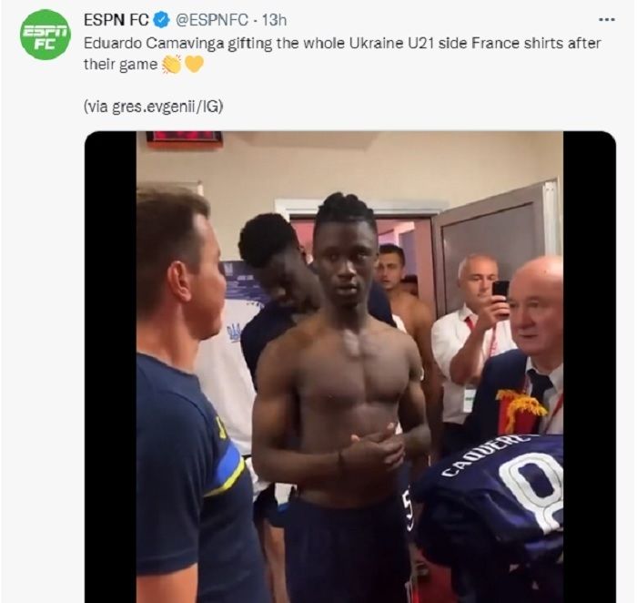 Video ketika Eduardo Camavinga mengunjungi ruang ganti para pemain tim U-21 Ukraina pada Kamis malam yang menjadi viral.