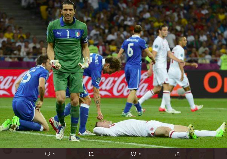Laga Italia vs Inggris di Piala Eropa 2012, Gianluigi Buffon kiper timnas Italia tampil apik di fase ini.