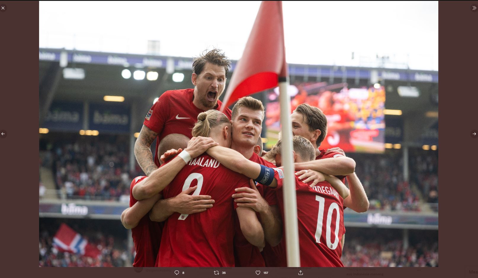 Para pemain Norwegia merayakan gol Erling Haaland ke gawang Swedia di ajang UEFA Nations League, Minggu (12/6/2022).