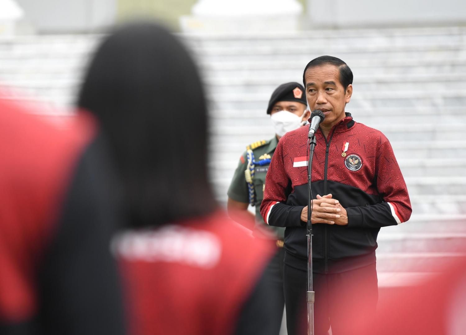 Presiden RI Joko Widodo memberi sambutan jelang penyerahan bonus SEA Games 2021 di Istana Bogor, Jawa Barat, Senin (13/6/2022).