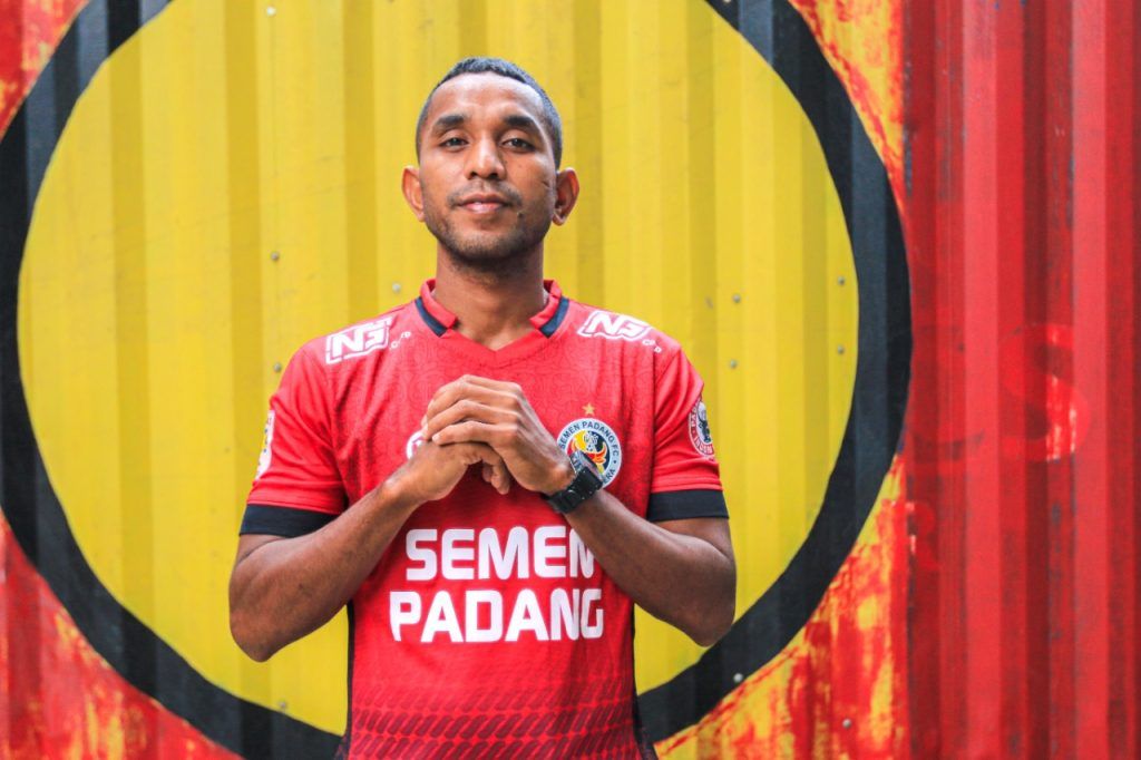 Pandi Lestaluhu resmi direkrut Semen Padang untuk menghadapi Liga 2 2022.