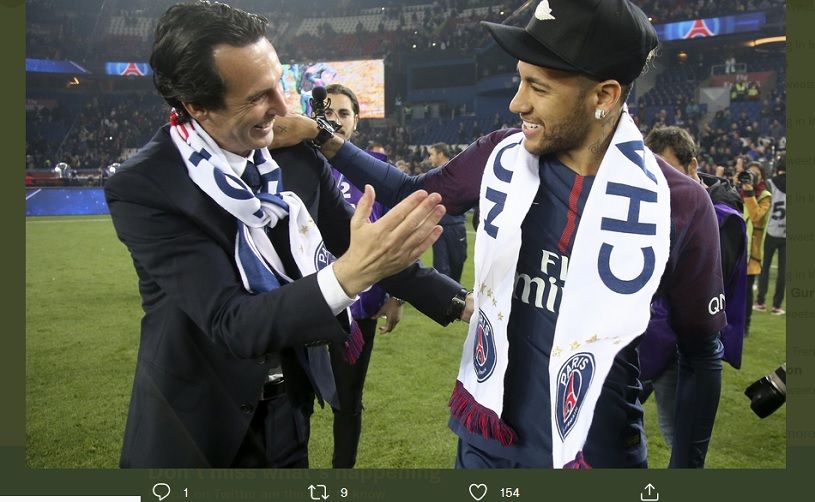 Unai Emery (kiri) bersama Neymar ketika masih melatih Paris Saint-Germain.