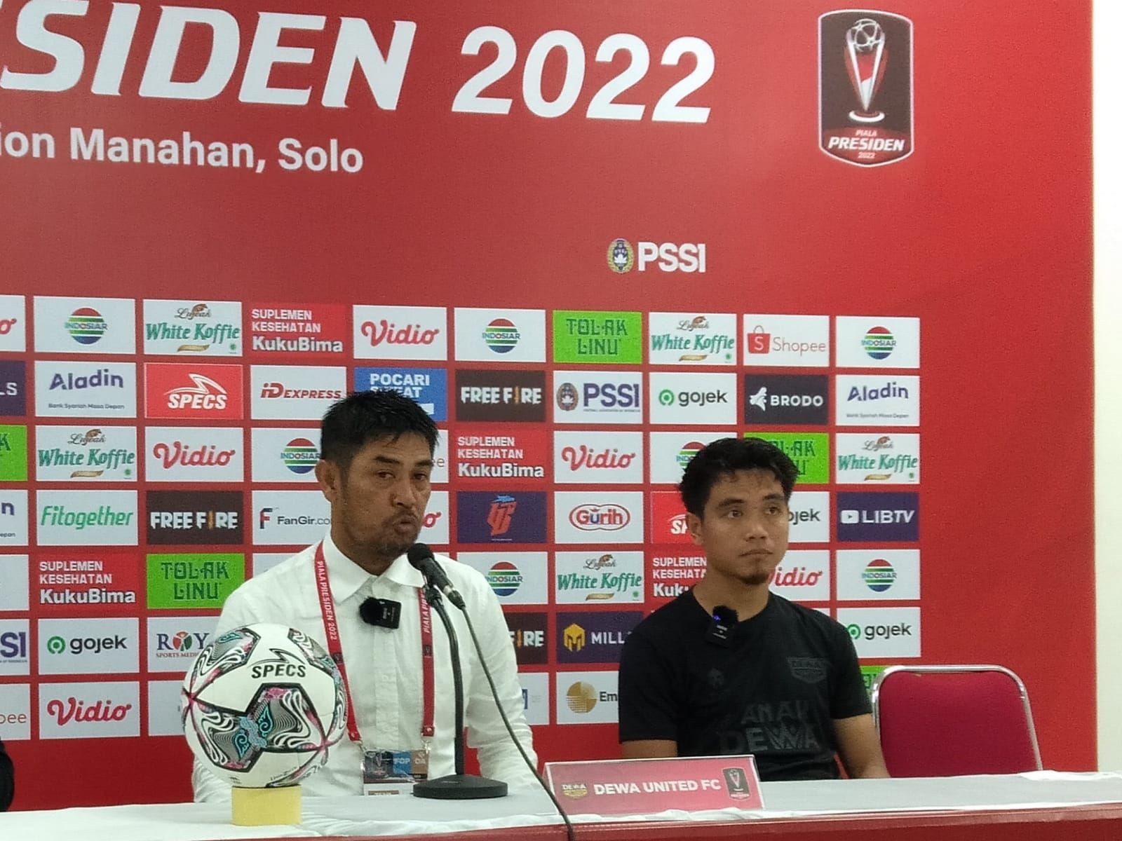 Pelatih Dewa United, Nil Maizar, dalam konferensi pers pascalaga menghadapi PSIS, Jumat (17/6/2022).