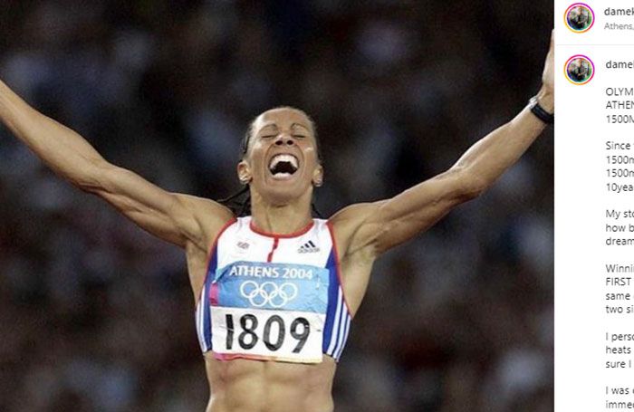 Dame Kelly Holmes memenangkan medali emas untuk kedua jarak di Olimpiade Musim Panas 2004 di Athena.