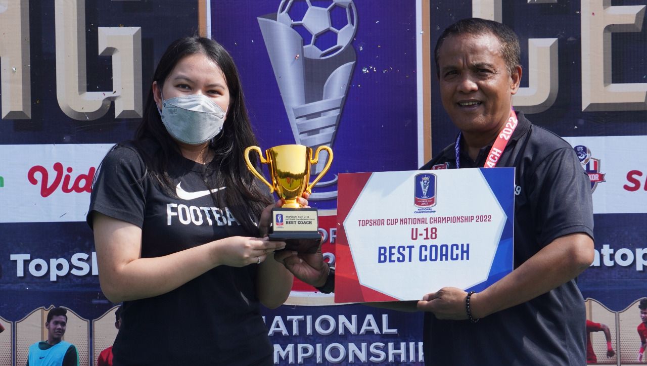 Pelatih Diklat ISA, Zuchli Imran Putra menjadi pelatih terbaik TopSkor Cup Nasional U-18 2022.