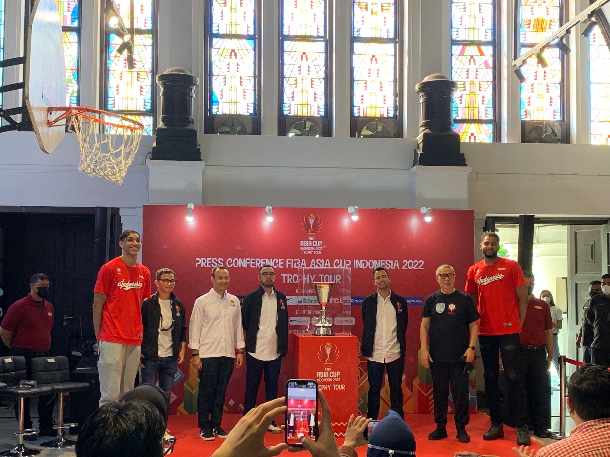 Suasana konferensi pers trofi tur Piala Asia FIBA 2022 di Gedung Filateli, Jakarta, Selasa (5/7/2022).