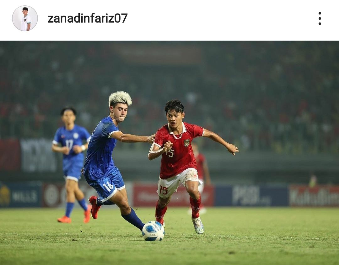 Aksi pemain Timnas U-19 Indonesia, Zanadin Fariz (merah) di Piala AFF 2022.