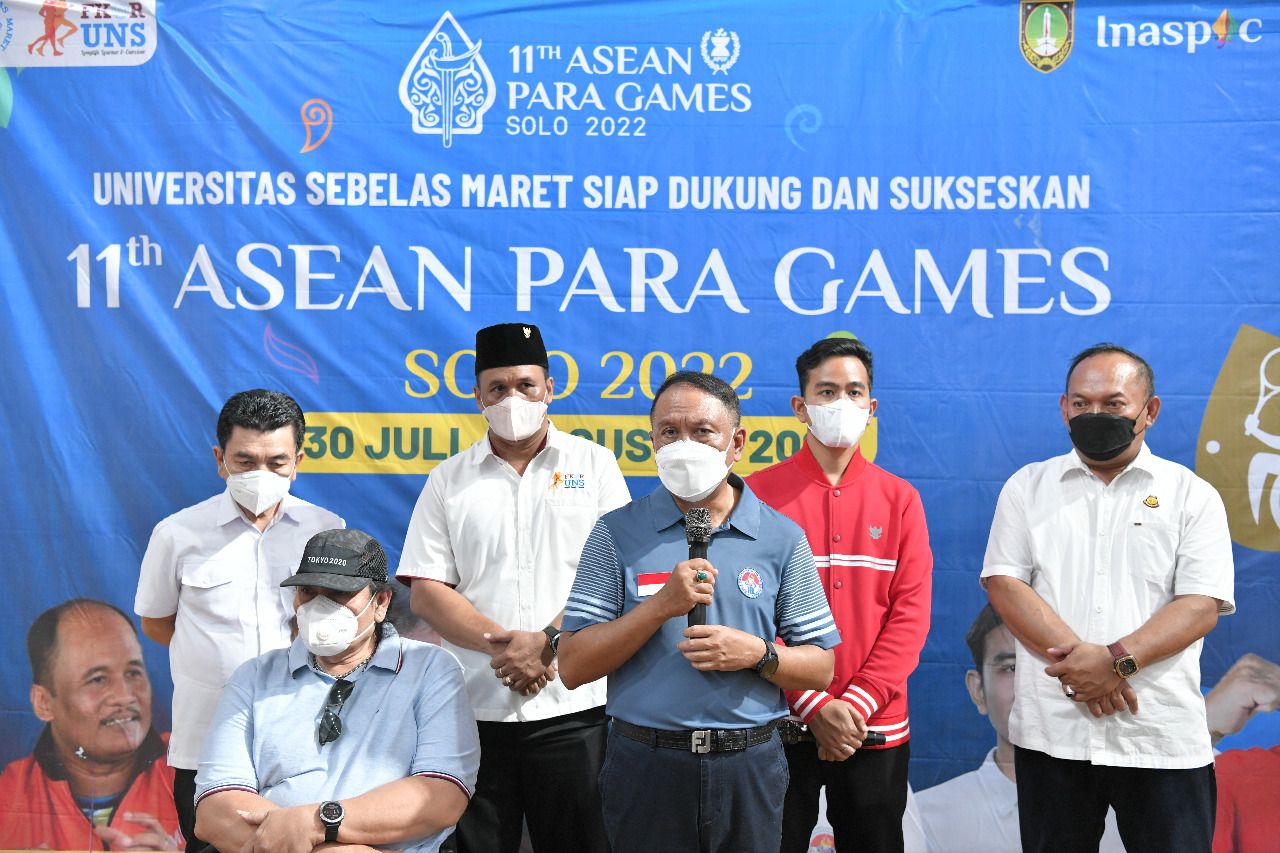 Menteri Pemuda dan Olahraga, Zainudin Amali (tengah), saat melakukan tinjauan venue ASEAN Para Games 2022 di Solo.