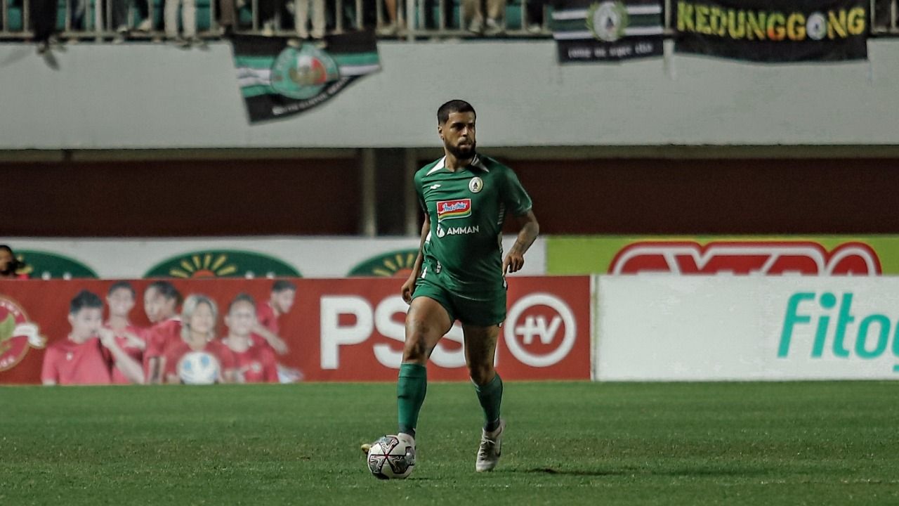 Pemain asing PSS Sleman, Tallyson Duarte, saat menjalani debutnya di Liga 1 2022-2023 melawan PSM Makassar di Stadion Maguwoharjo, Sleman, 23 Juli 2022.