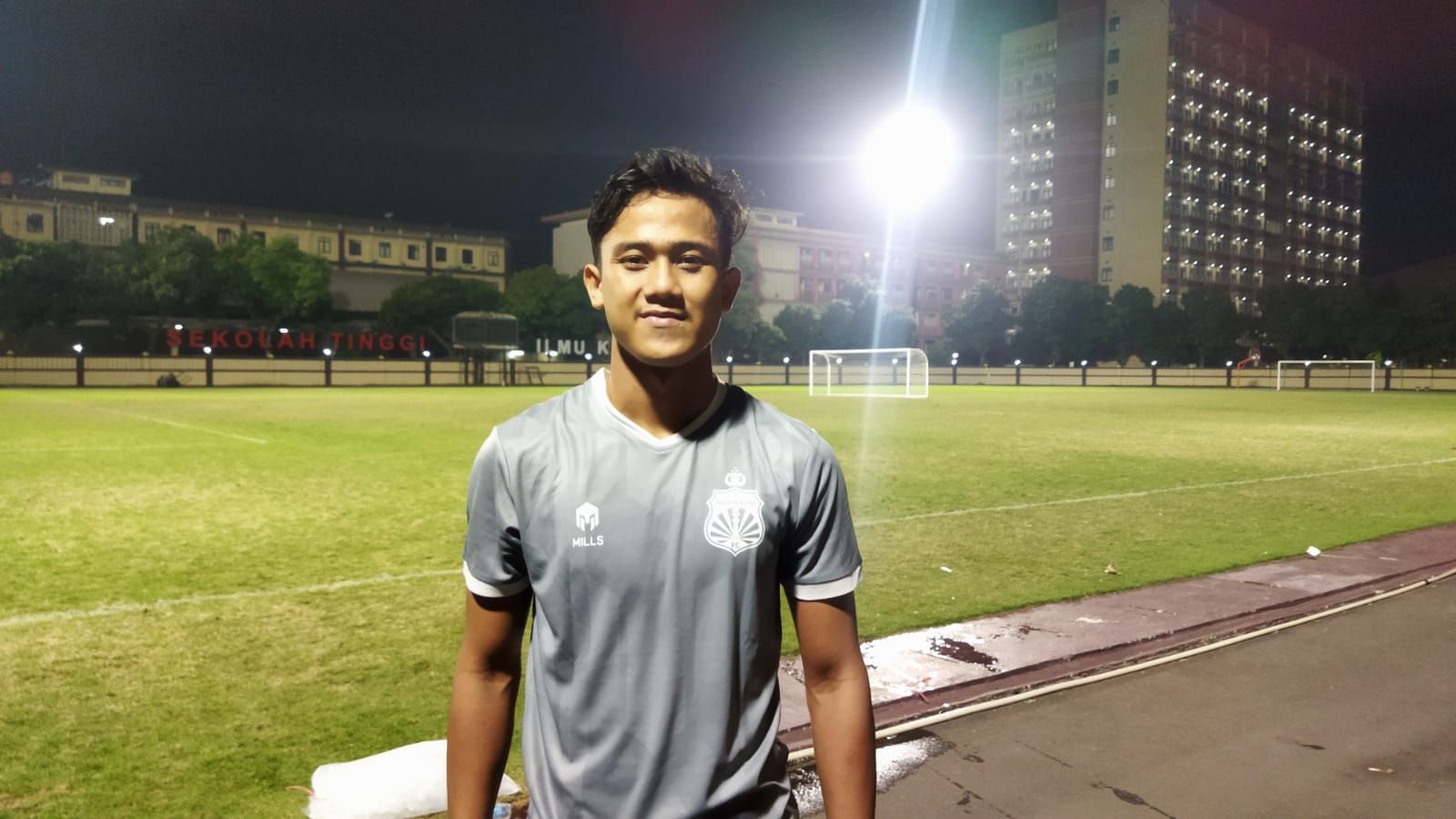 Dimas Juliono Pamungkas seusai berlatih dengan skuad Bhayangkara FC, di Stadion PTIK, Jakarta, 26 Juli 2022