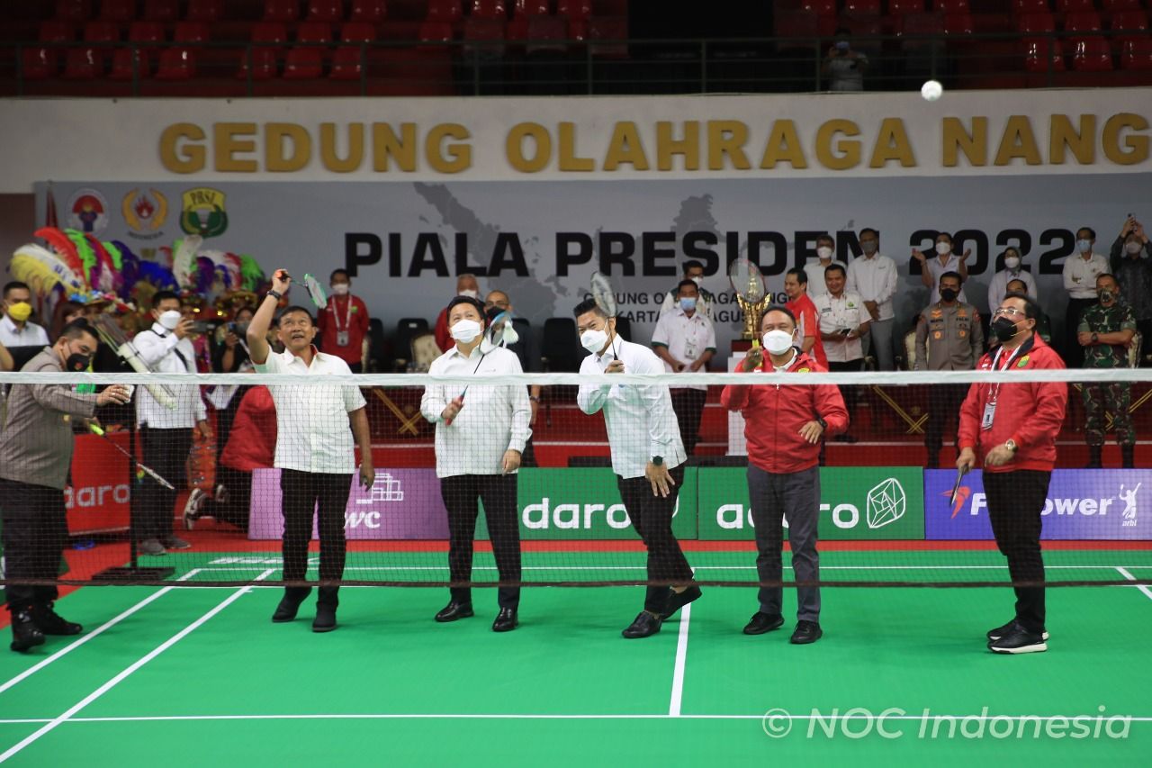Pembukaan kejuaraan nasional bulu tangkis Piala Presiden 2022 secara simbolik di Gor Nanggala, Cijantung, Jakarta Timur, Senin (1/8/2022).