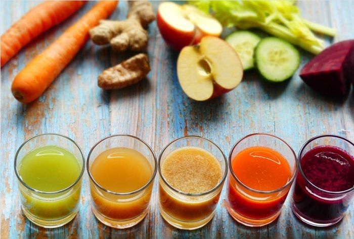 Selain konsumsi secara utuh, sayuran, buah-buah dan juga herbal juga bisa dibuat jus untuk mendapatkan ekstrak vitamin dan mineral untuk kesehatan tubuh.
