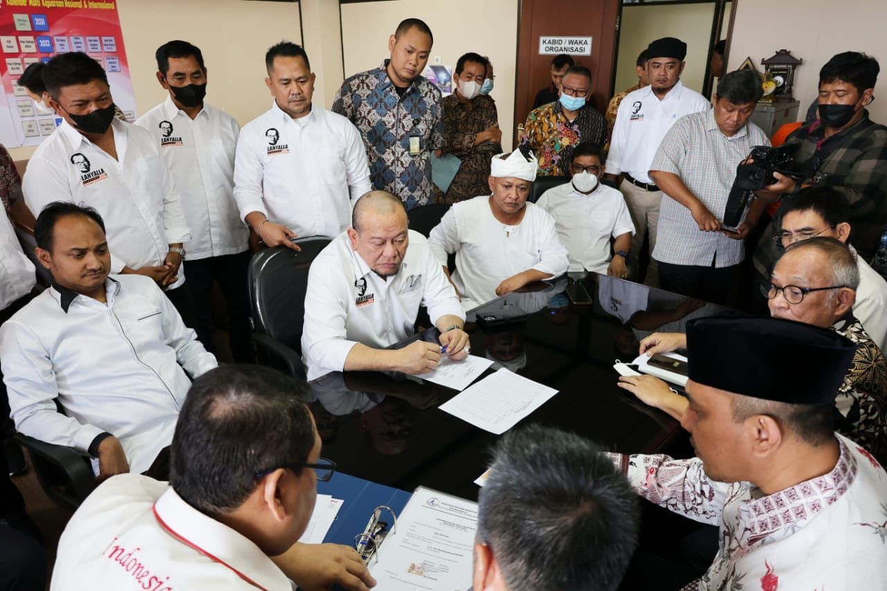 Ketua DPD RI, AA LaNyalla Mahmud Mattalitti mendaftarkan diri sebagai calon Ketua Umum Pengurus Besar Muaythai Indonesia (PBMI) untuk periode 2022-2026.