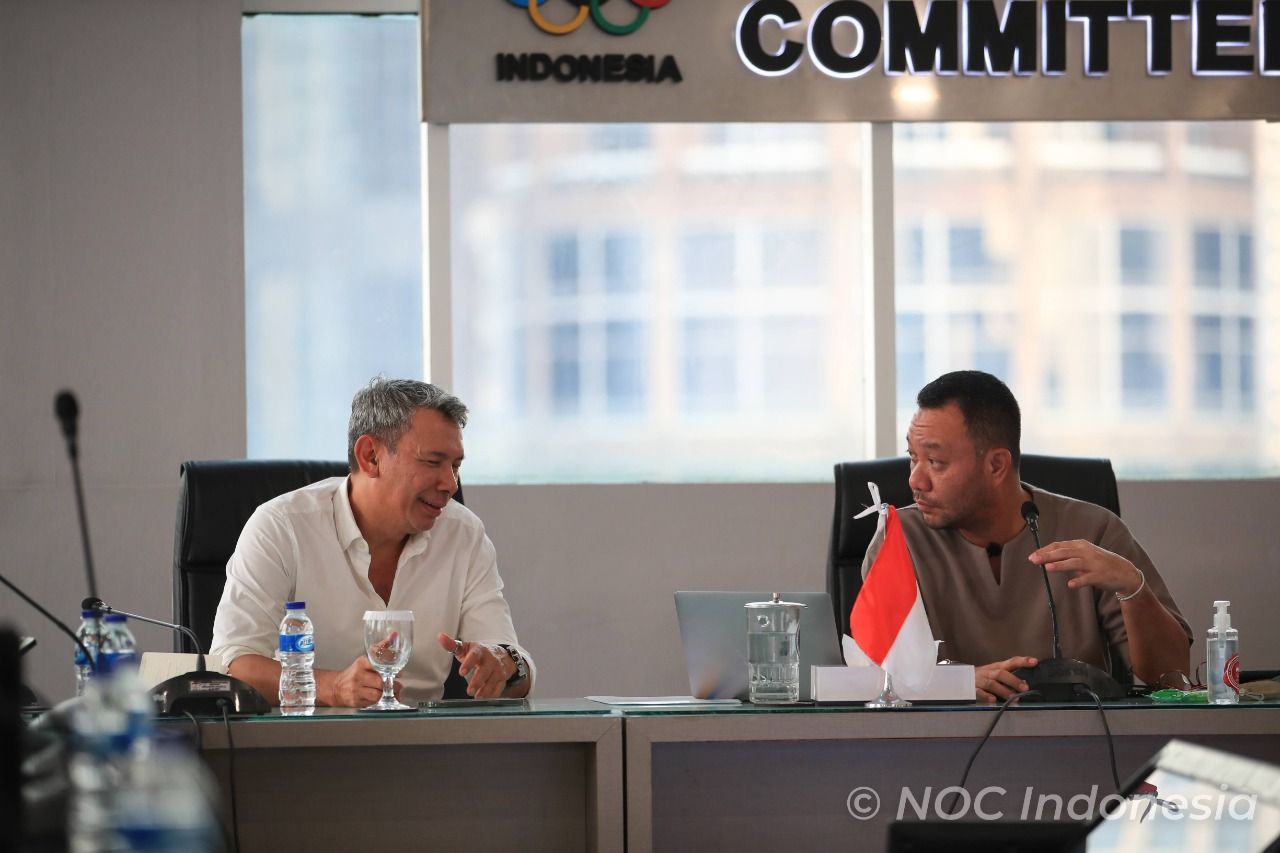 CdM Indonesia di ISG 2022, Rafiq Radinal (kiri) bersama Sekjen NOC Indonesia, Ferry Kono