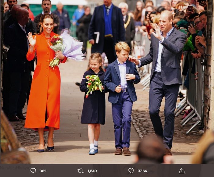 Kate Middleton tampak anggun dan cantik dalam gaun oranye ketika menghadiri Perayaan Platinum Jubilee bersama Putri Charlotte, Pangeran George, dan Pangeran William. 