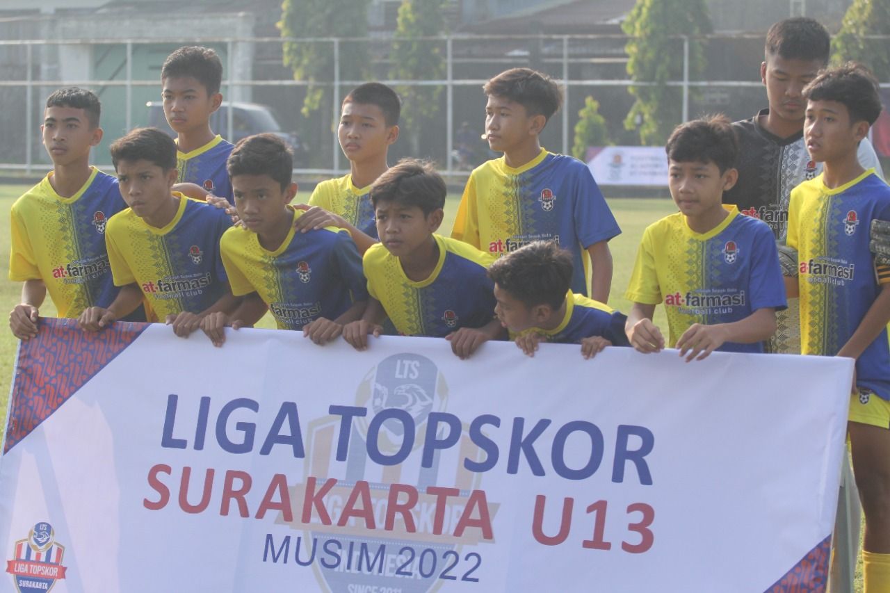 Para pemain AT Farmasi di Liga TopSkor U-13 Surakarta 2022.