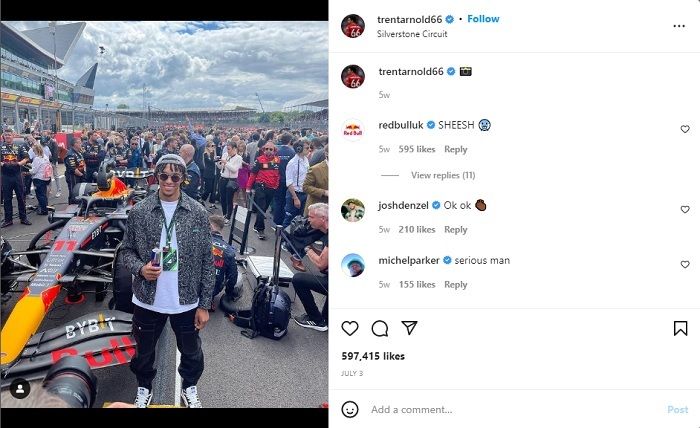 Trent Alexander-Arnold tidak menyia-nyiakan kesempatan ikut merayakan gegap gempita balapan F1 di Grand Prix Inggris di Sirkuti Silverston pada bulan Juli lalu.