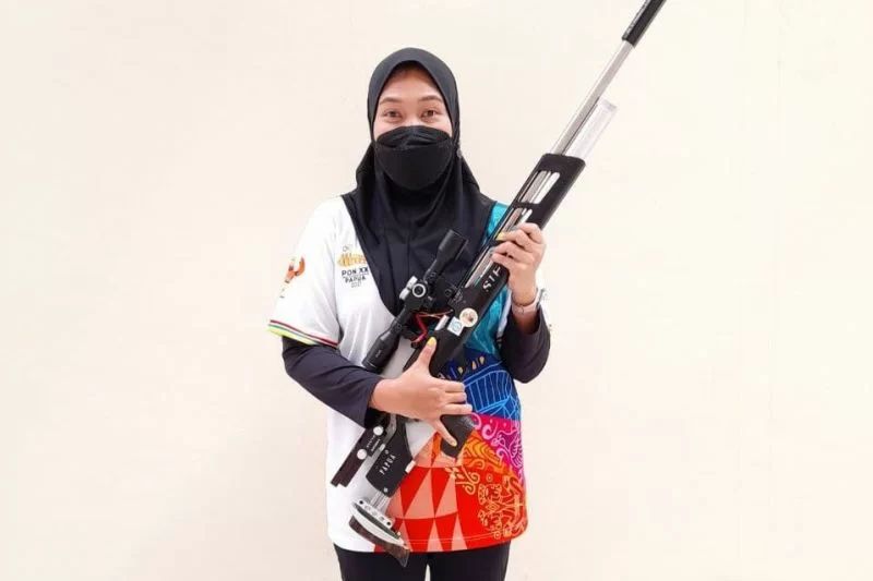 Atlet menembak Indonesia, Nourma Nourma Try Indriani yang meraih medali perak dalam Kejuaraan Dunia Running Target ISSF 2022.