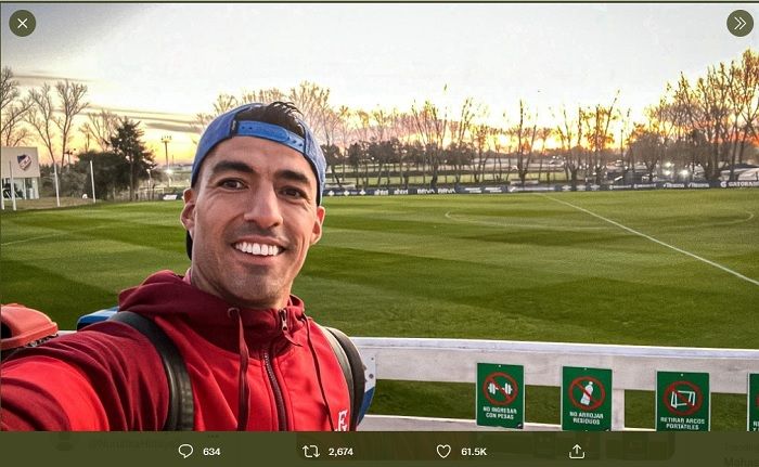 Luis Suarez membagikan pemandangan Ciudad Deportiva Los C&eacute;spedes sesaat sebelum sesi latihan pagi tim Nacional.