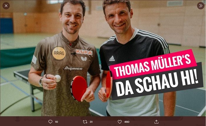 Thomas Muller (kanan) bertemu legenda tenis meja Jerman, Timo Boll,  dan memberinya tantangan menarik dengannya, yang dipostingnya di channel YouTube pribadinya.