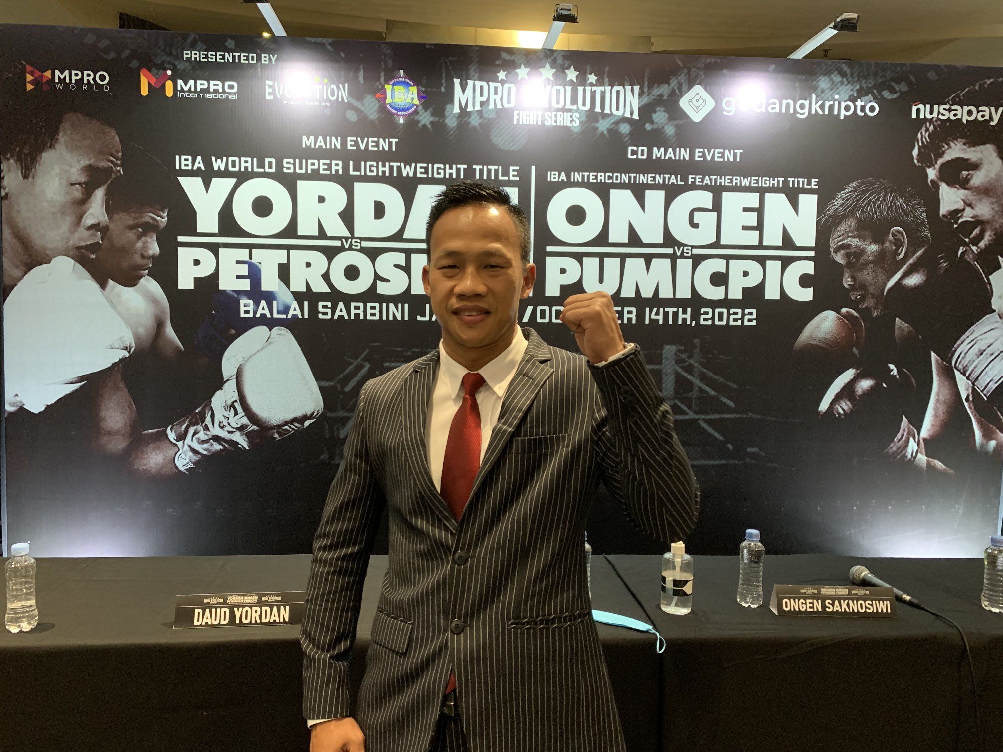 Petinju kebangaan Indonesia, Daud Yordan dijadwalkan kembali naik ring pada 14 Oktober 2022 untuk melawan Zoravor Petrosian dalam perebutan gelar IBA World Super Lightweight.