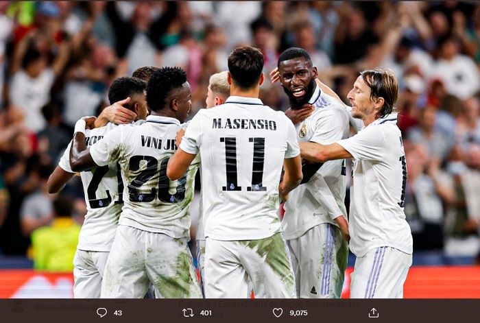 Antonio Rudiger (kedua dari kanan) mengaku sangat terkesan oleh sikap pelatih Real Madrid, Carlo Ancelotti, jelang kedatangannya di klub LaLiga itu musim panas lalu.