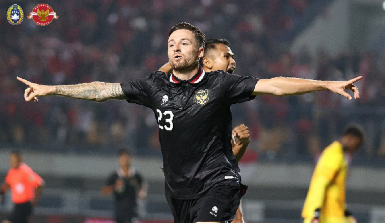 Selebrasi Marc Klok seusai mencetak gol pertama timnas Indonesia ke gawang Curacao dalam FIFA Matchday di Stadion Bandung Lautan Api, Kota Bandung, 24 September 2022.